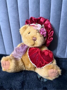 Ganz Cottage Collectibles Teddy Bear Red Velvet Heart Plush Valentine Decor